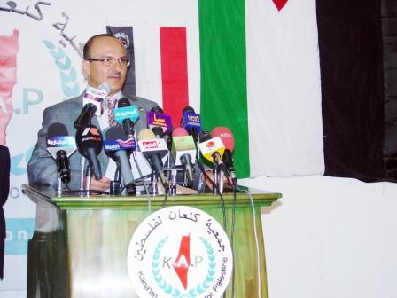 يحيى صالح يلقي كلمته في افتتاح الحفل أمس